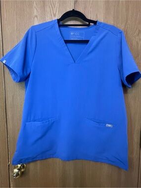 Figs V-Neck Scrub Top in Denim Casma Blue